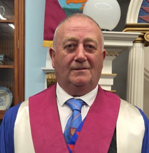 E. Comp. Robert Pattinson H